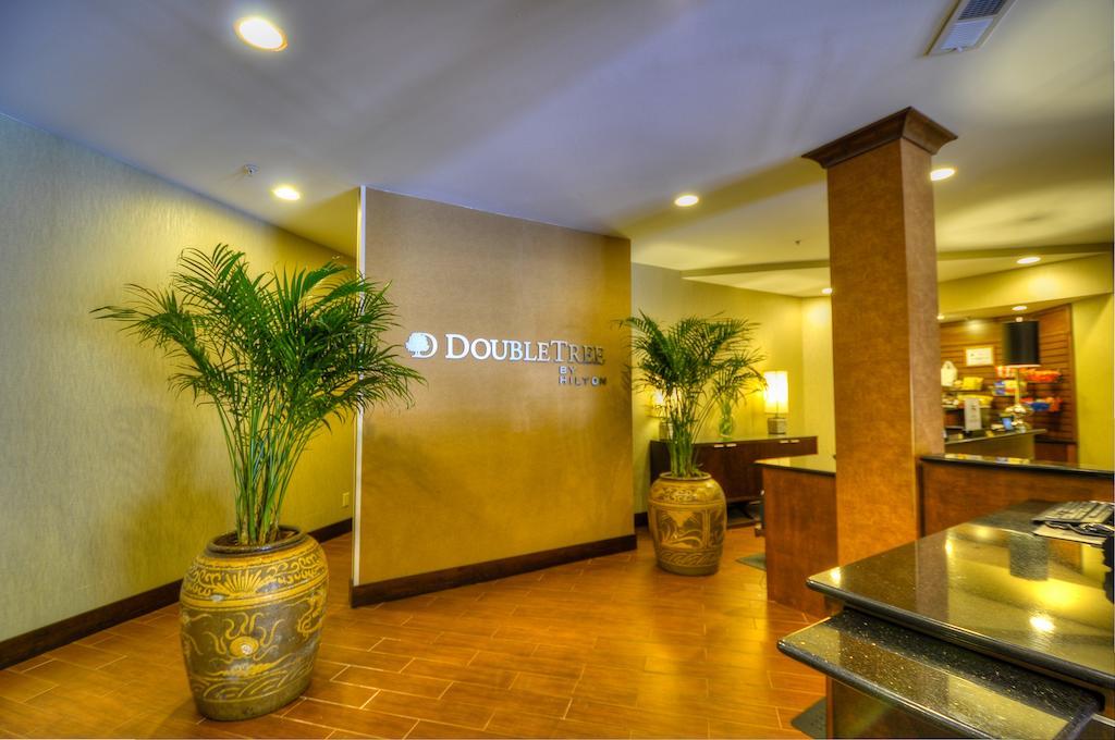 Doubletree By Hilton Hotel Raleigh - Brownstone - University Exterior foto