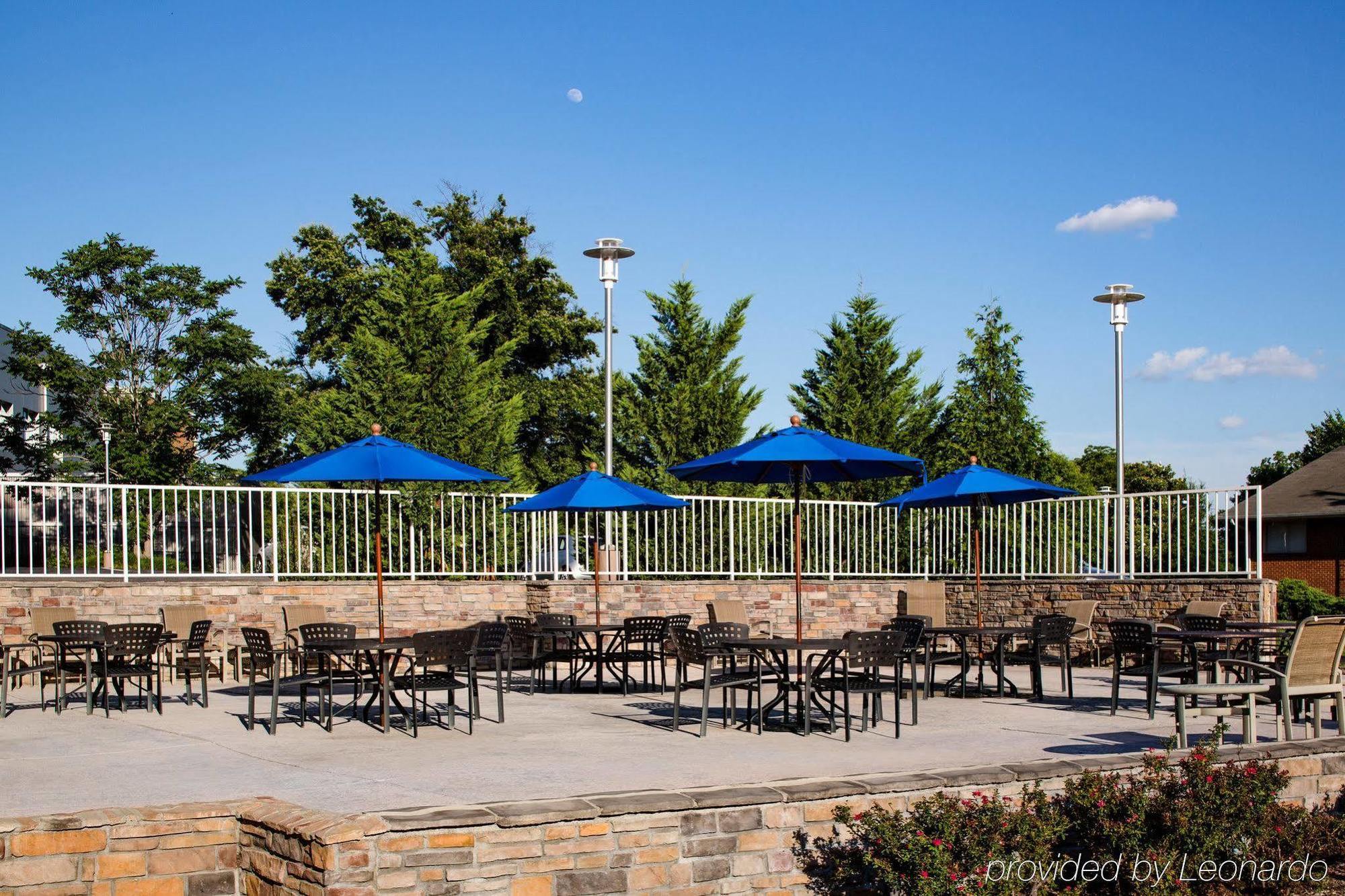 Doubletree By Hilton Hotel Raleigh - Brownstone - University Exterior foto