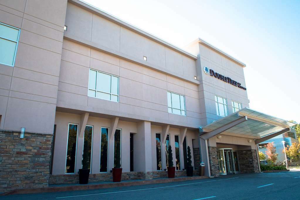 Doubletree By Hilton Hotel Raleigh - Brownstone - University Exterior foto